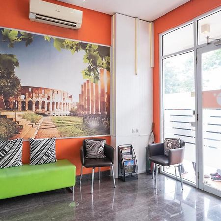 Reddoorz At Tirta Mansion Paramount Gading Cicayur Εξωτερικό φωτογραφία