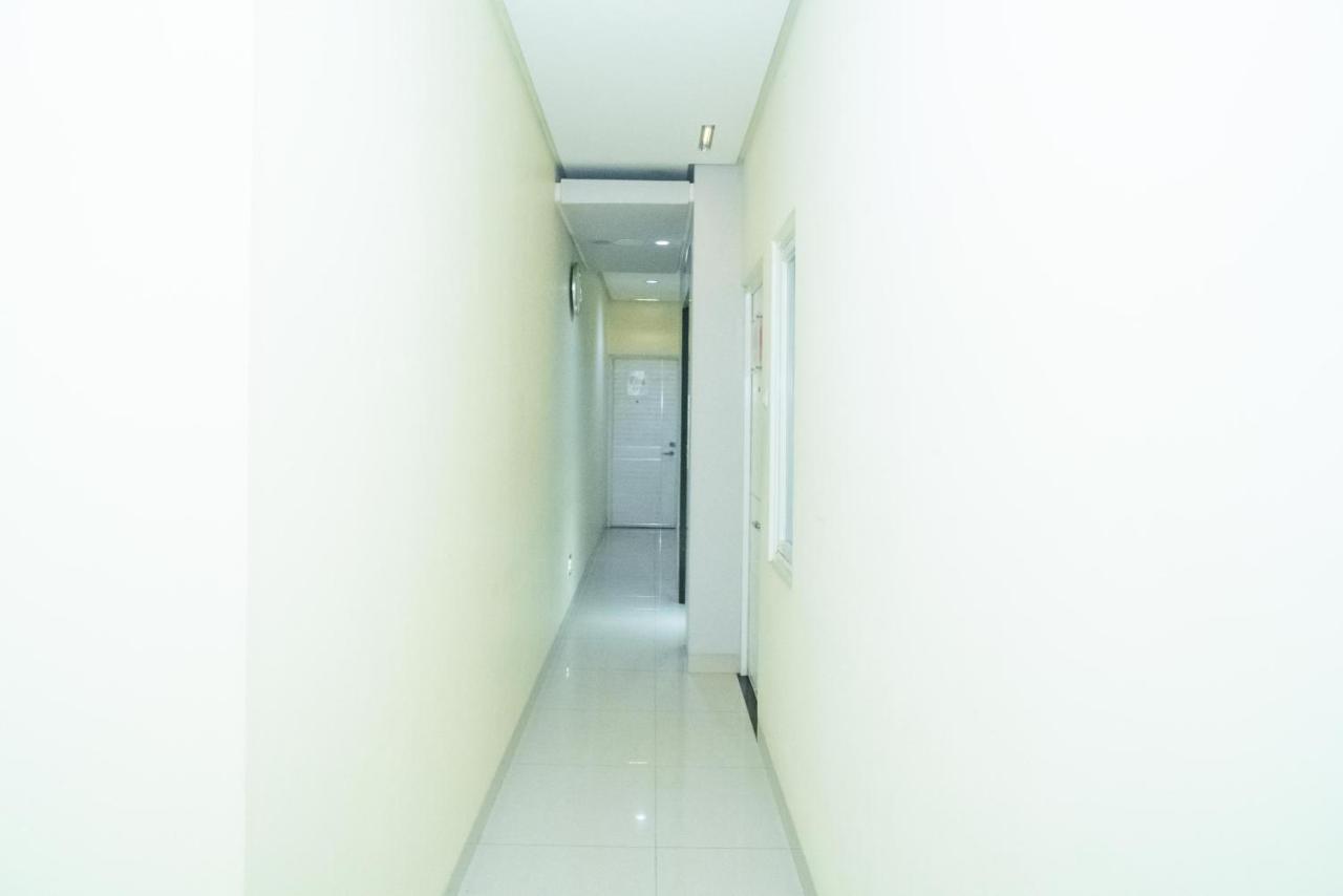 Reddoorz At Tirta Mansion Paramount Gading Cicayur Εξωτερικό φωτογραφία