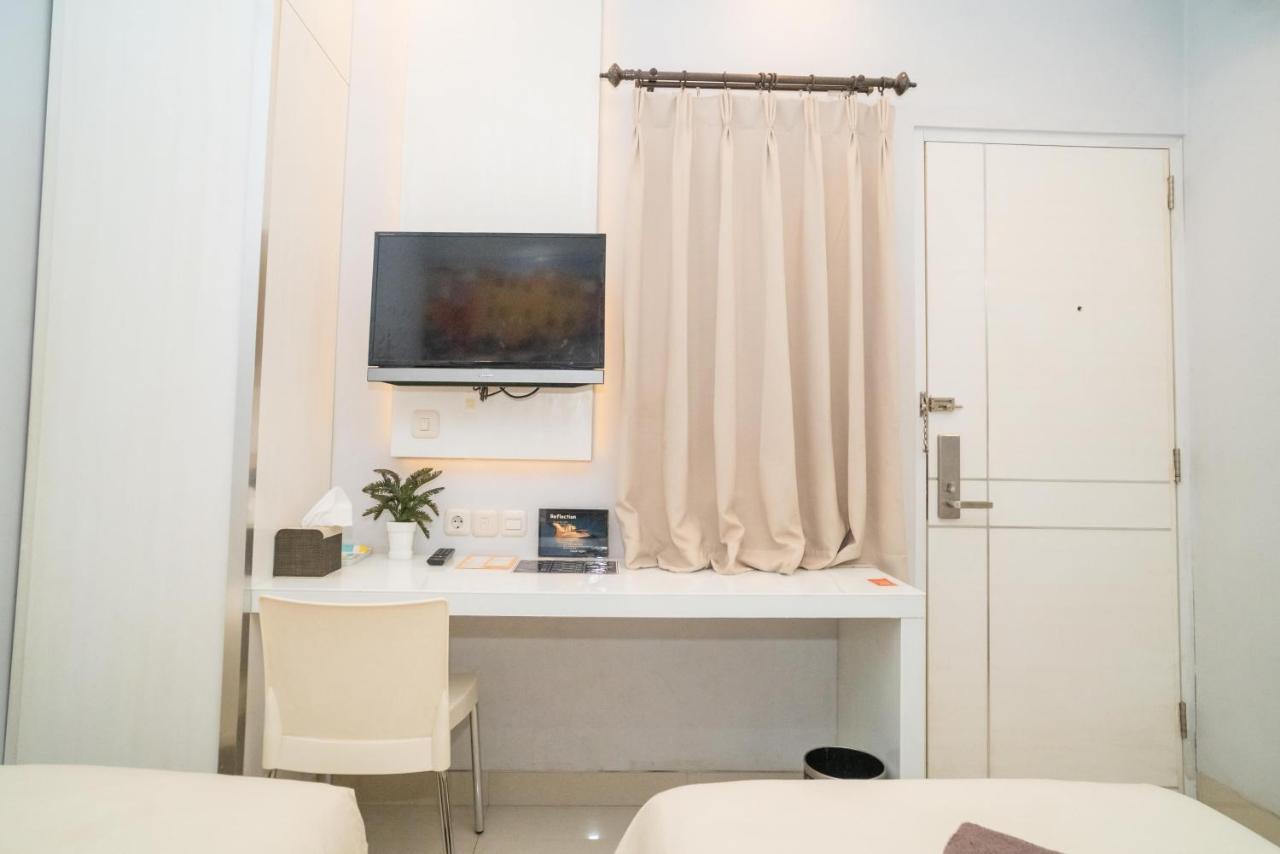 Reddoorz At Tirta Mansion Paramount Gading Cicayur Εξωτερικό φωτογραφία